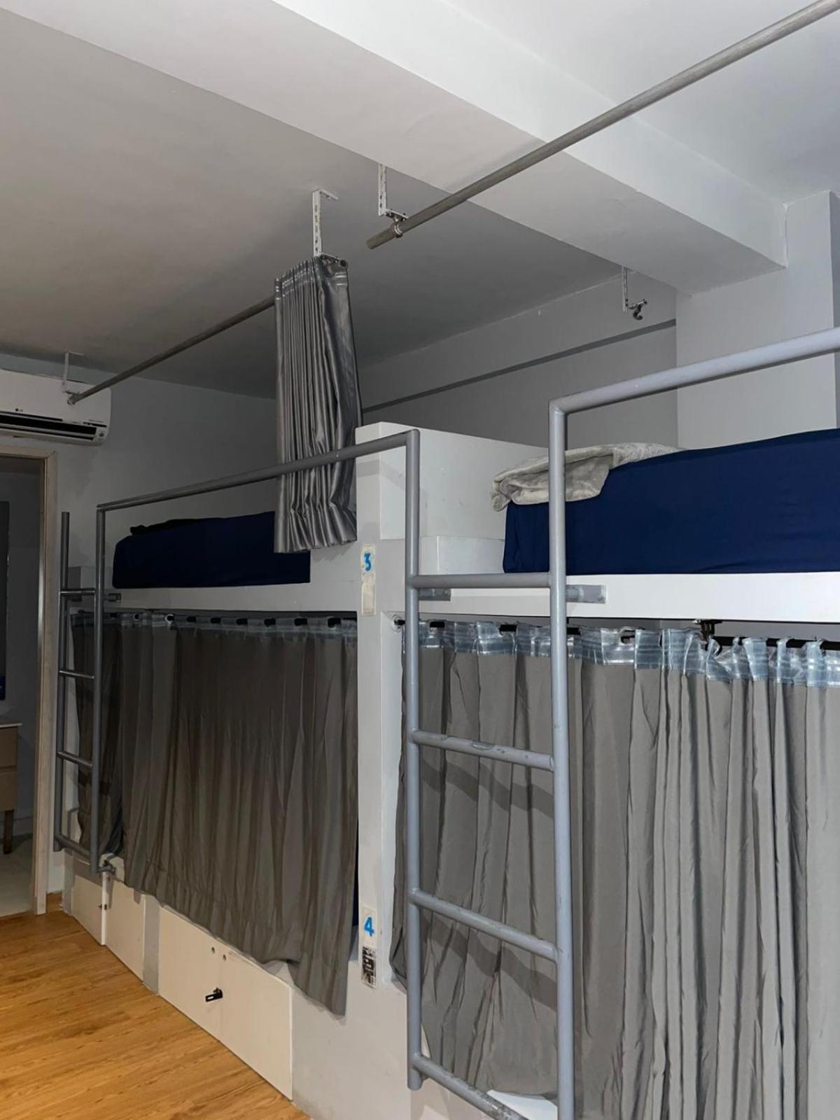 Cama en habitación compartida femenina de 6 camas